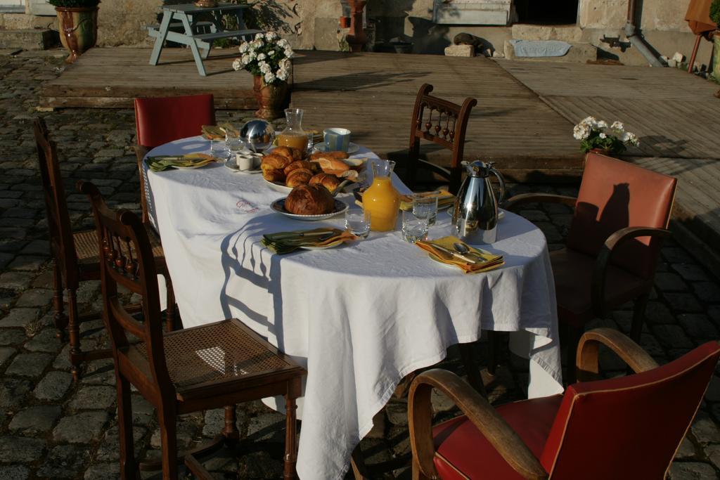 Les Douves Bed & Breakfast Onzain Room photo